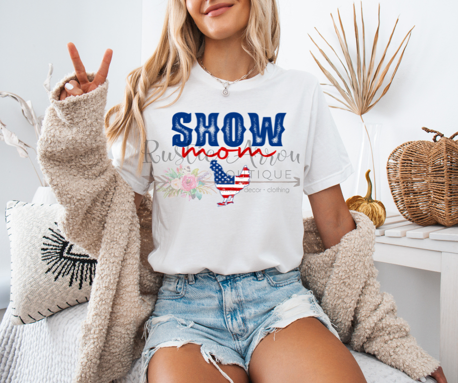 Show Mom Chicken American Flag