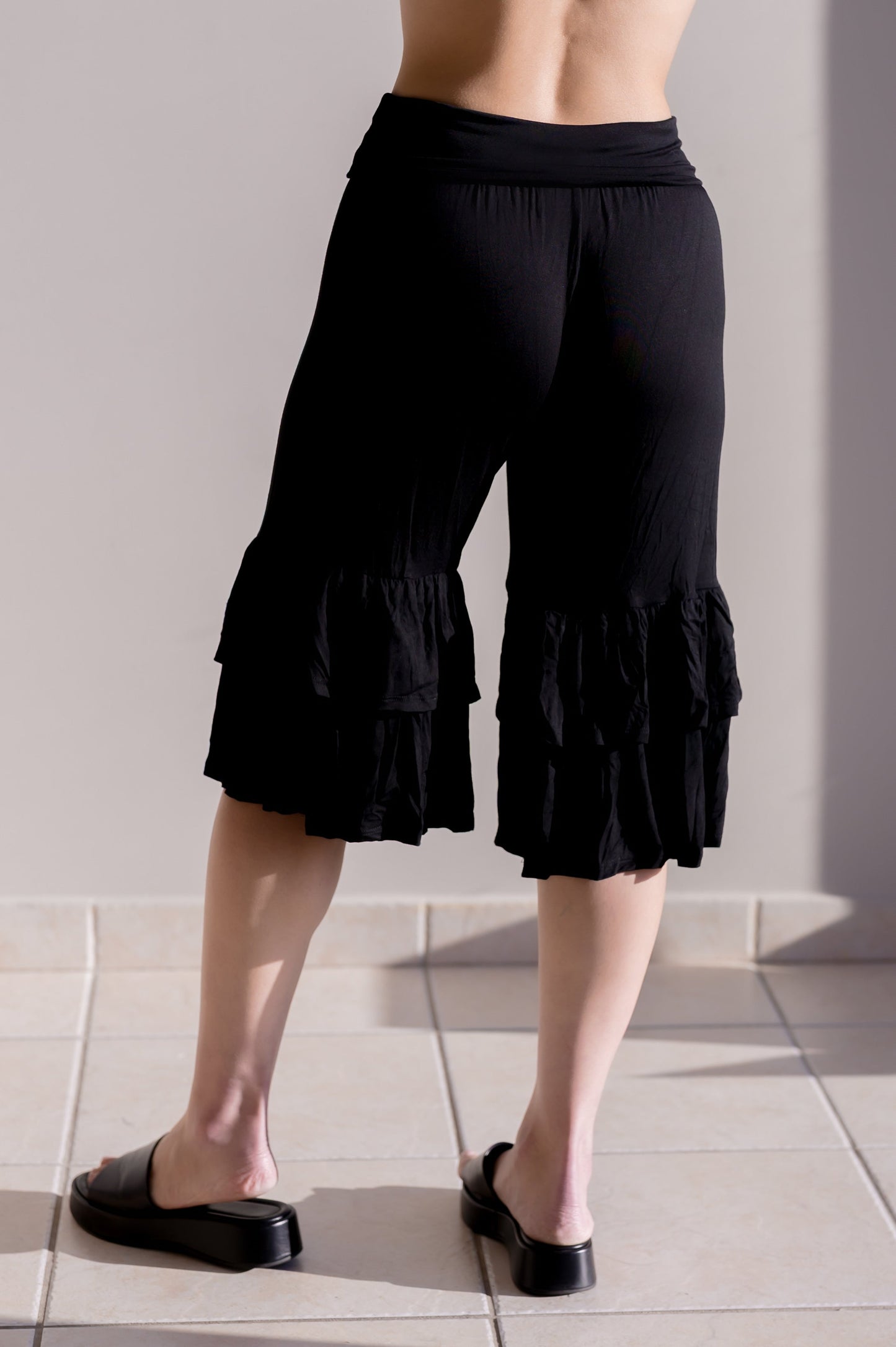 Storm Ruffle Cropped Pants