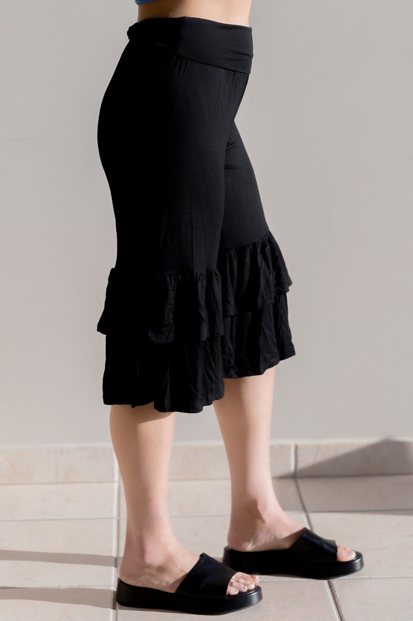 Storm Ruffle Cropped Pants